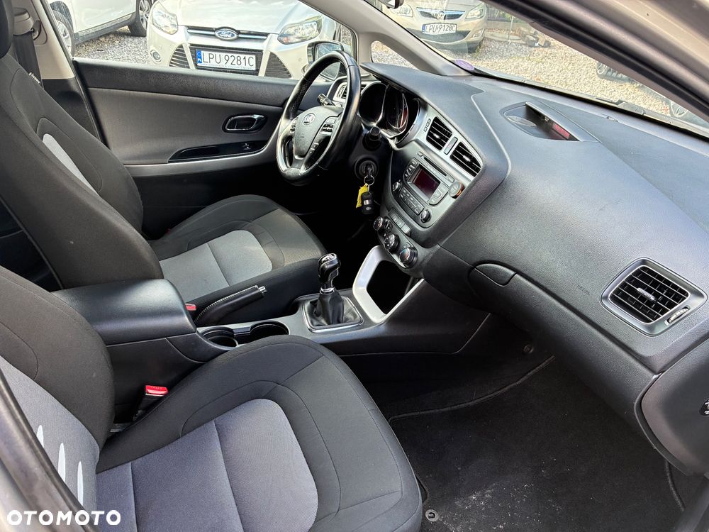 Kia Ceed 1.6 GDI Dream-Team Edition - 12