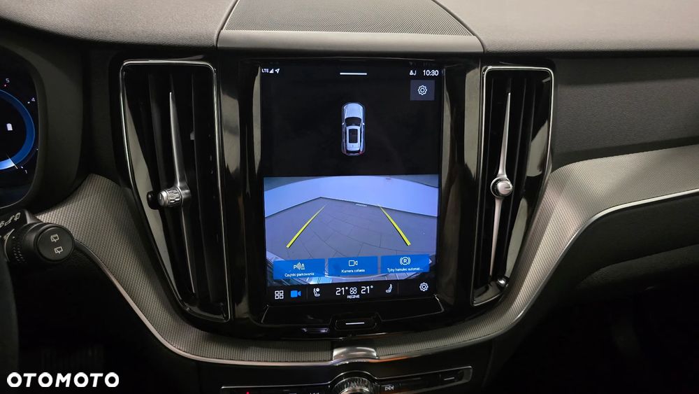 Volvo XC 60 B4 D Plus Dark - 31