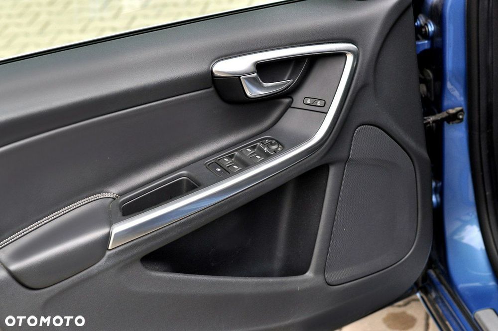 Volvo V60 D3 Drive-E R-Design Momentum - 11