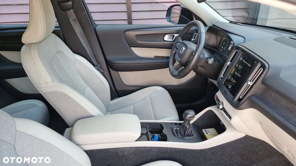 Volvo XC 40 T3 Momentum - 34