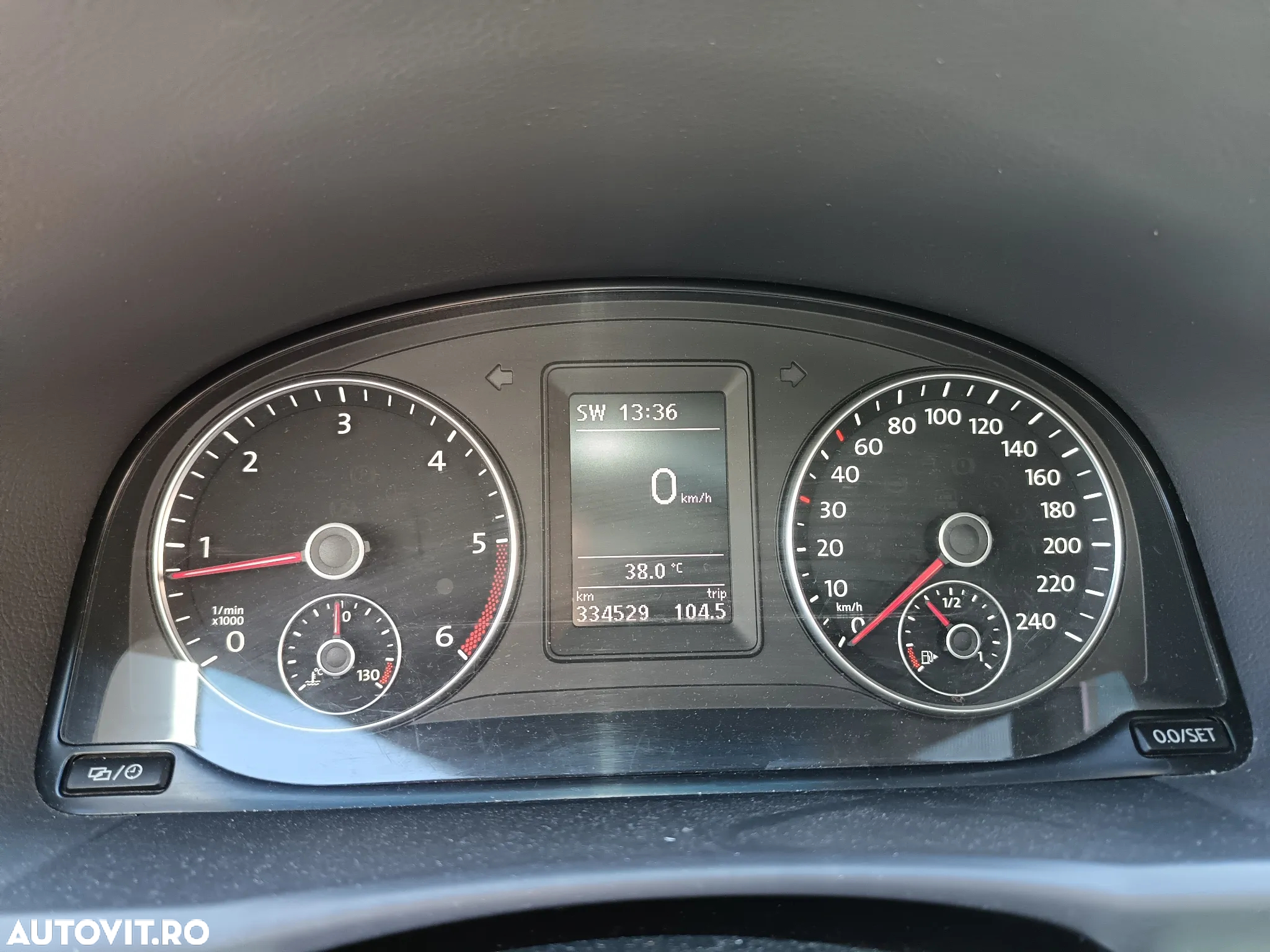 Volkswagen Touran 2.0 TDI BlueMotion Technology Comfortline - 4
