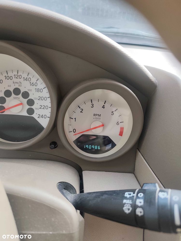 Dodge Caliber - 8