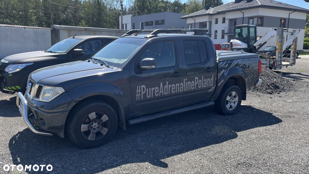 Nissan Pickup - 2
