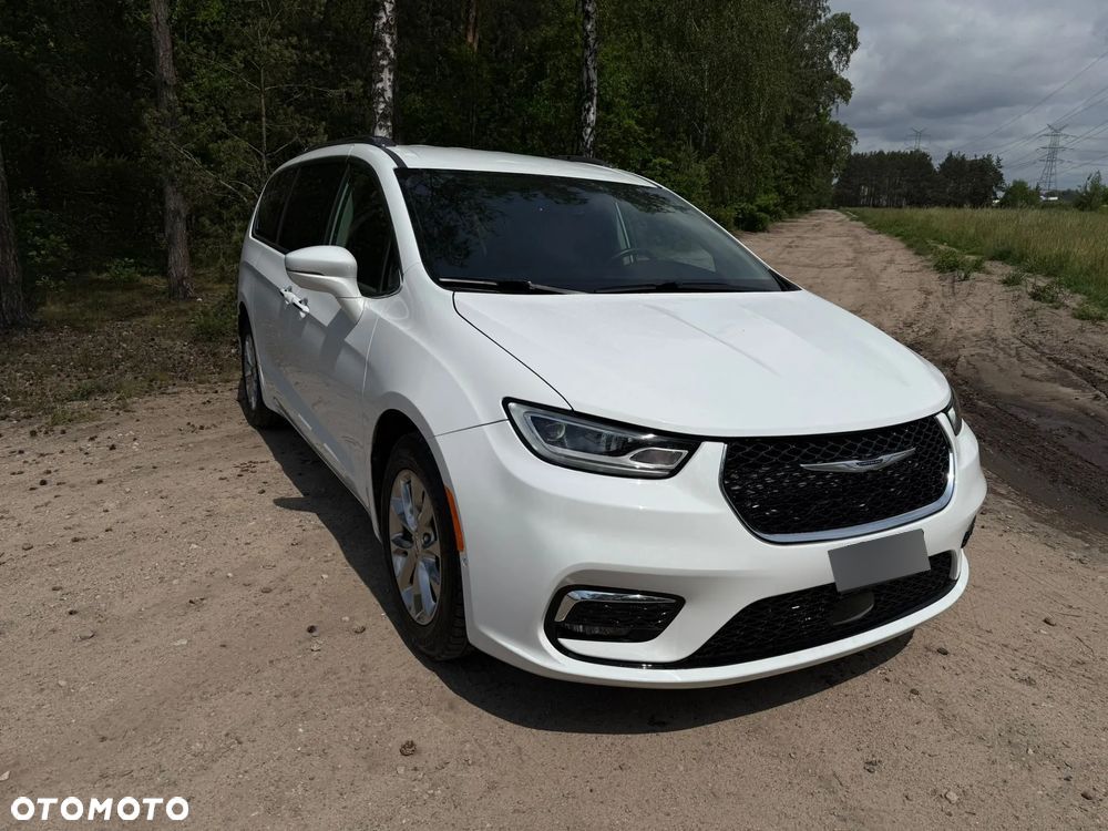 Chrysler Pacifica - 1