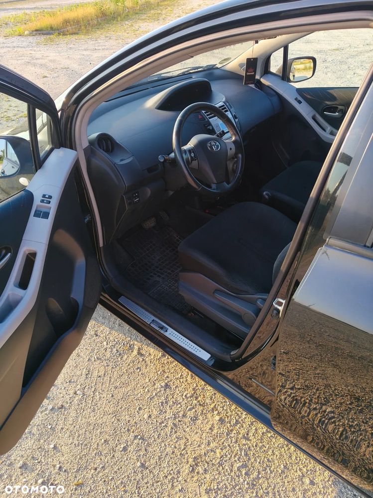 Toyota Yaris 1.3 Sol MM - 4