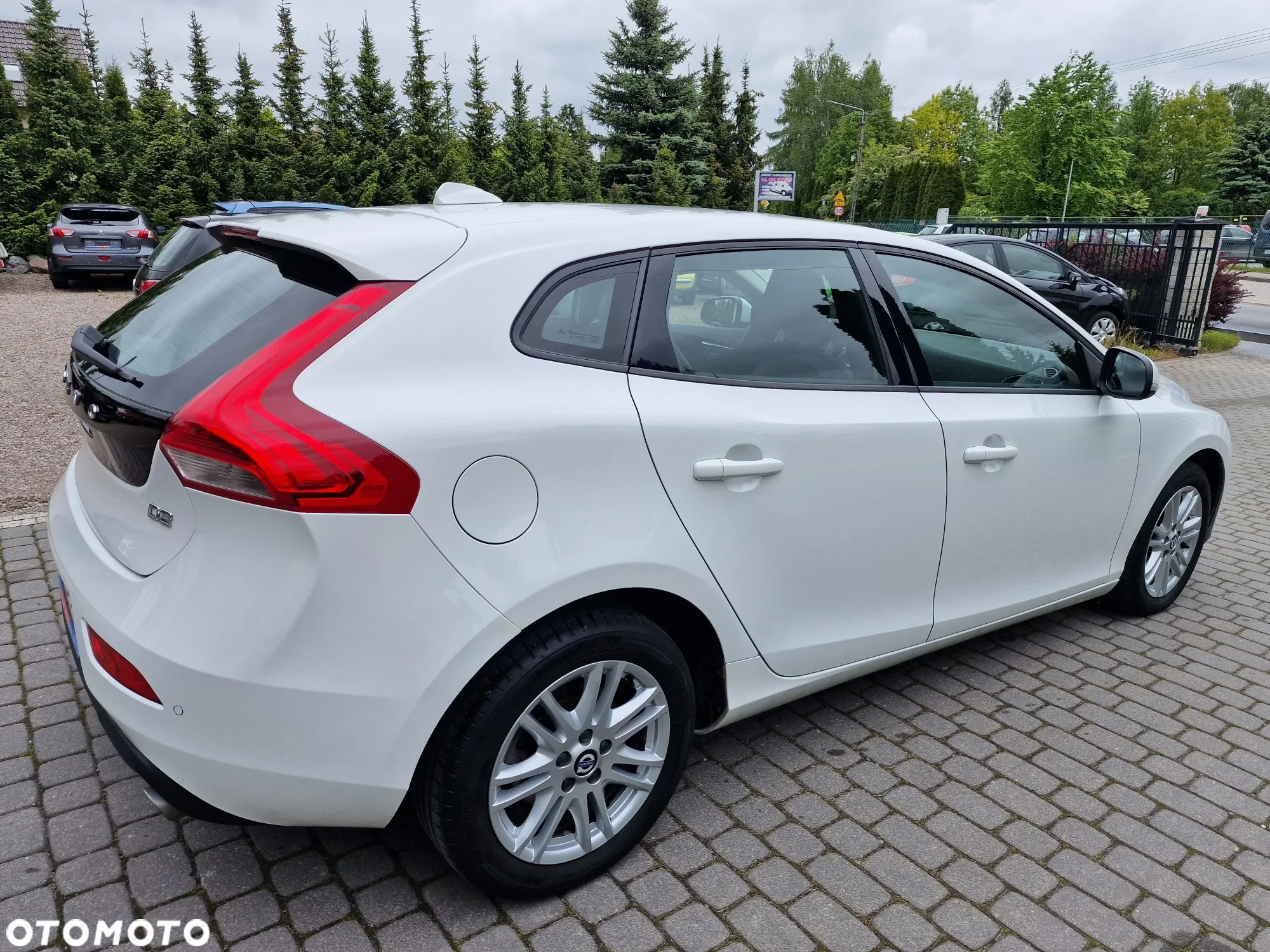 Volvo V40 D2 Drive-E Momentum - 9