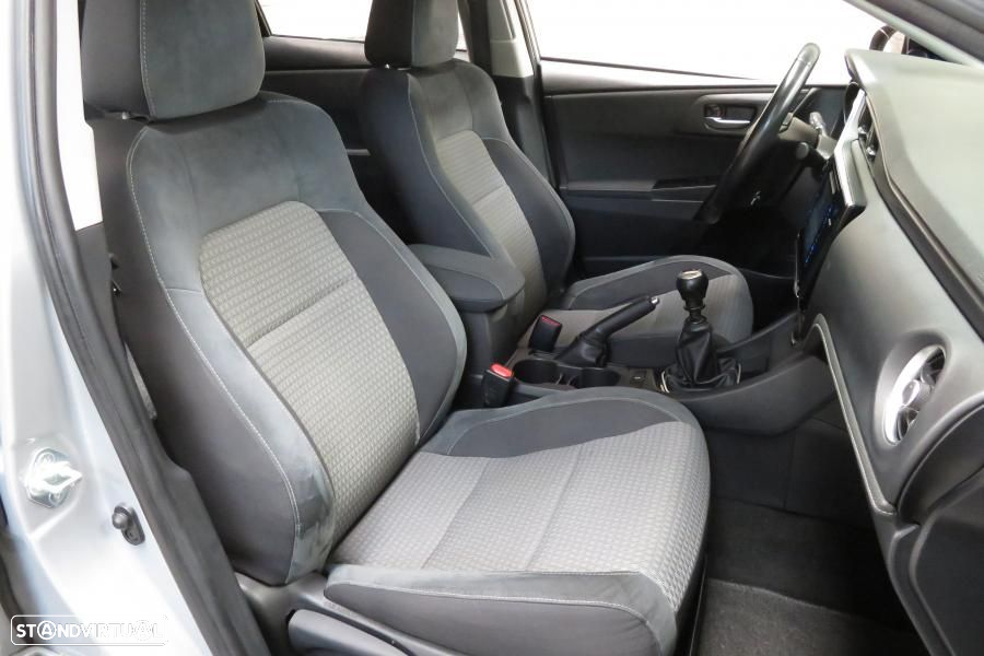 Toyota Auris 1.4 D-4D Com. +P.Sport+Navi - 14