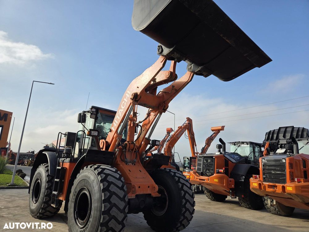 Hitachi Cupa 5mc, 28tone, ANVELOPE NOI, VIRARE prin JOYSTICk, Gresare automata, Inaltiime basculare cupa 4,3m, Lama noua la cupa, produs in JAPONIA, camera luat vederi spate, posibilitate leasing, motor 282 CP, STARE BUNA, PROMOTIE 86.900 EUR+tva - 31