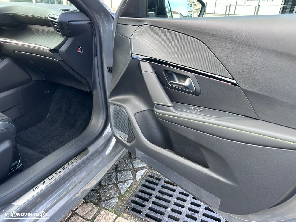 Peugeot e-208 GT - 27