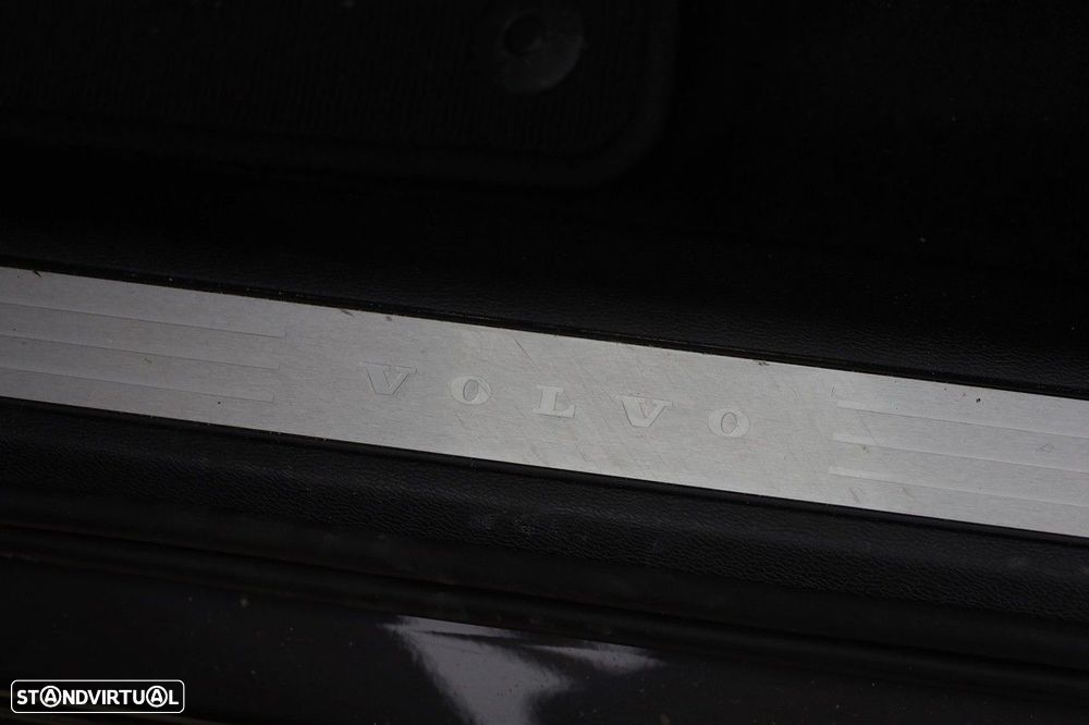 Volvo XC 60 2.0 B4 Momentum Plus - 33