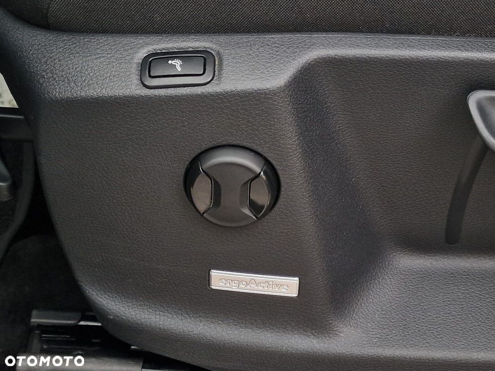 Volkswagen Touran 2.0 TDI BMT Comfortline DSG - 26