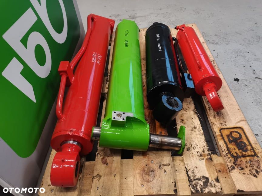 Manitou MT 1030 {Cylinder hydrauliczny masztu} - 3