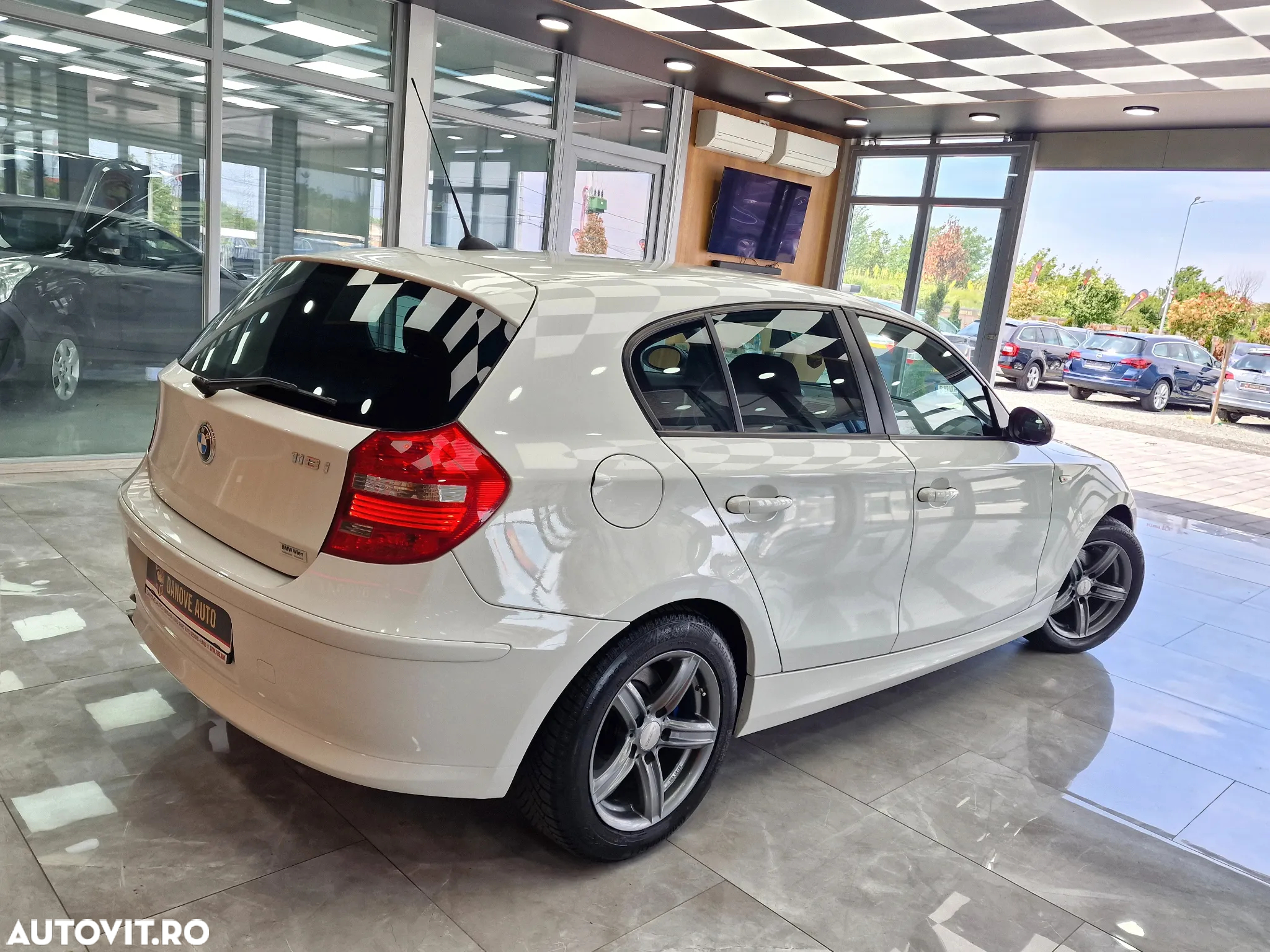 BMW Seria 1 118i - 5