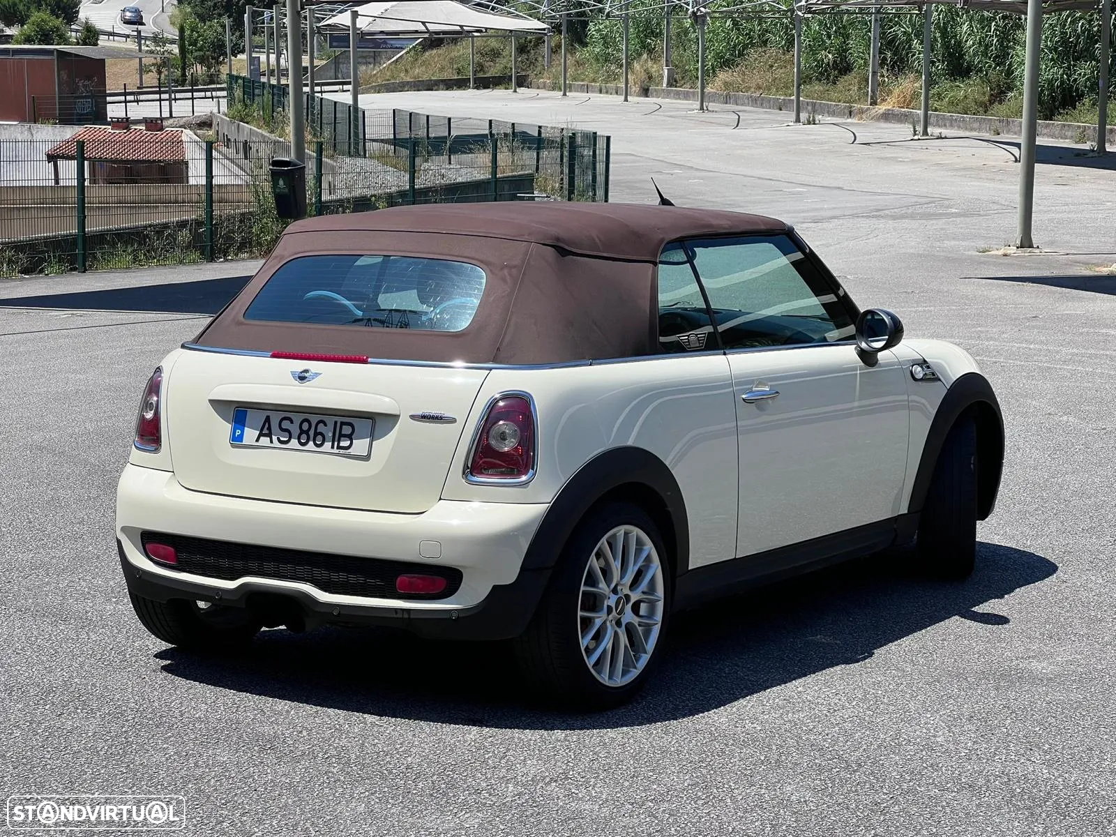 MINI Cabrio John Cooper Works - 16