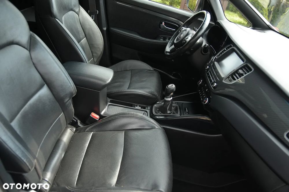 Kia Carens - 18