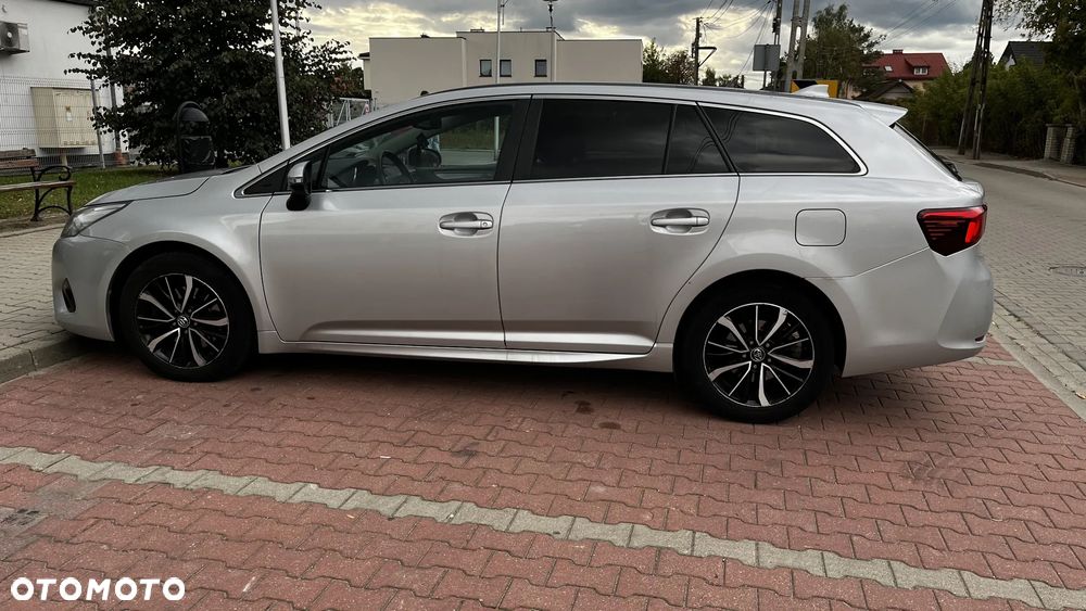 Toyota Avensis 2.0 D-4D Premium - 10