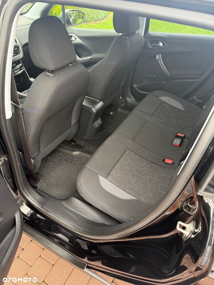 Peugeot 2008 BlueHDi 100 STOP & START Style - 12