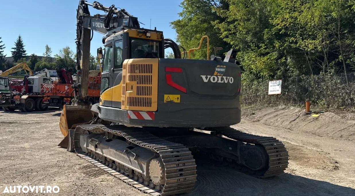 Volvo ECR 235 DL Excavator pe senile - 2