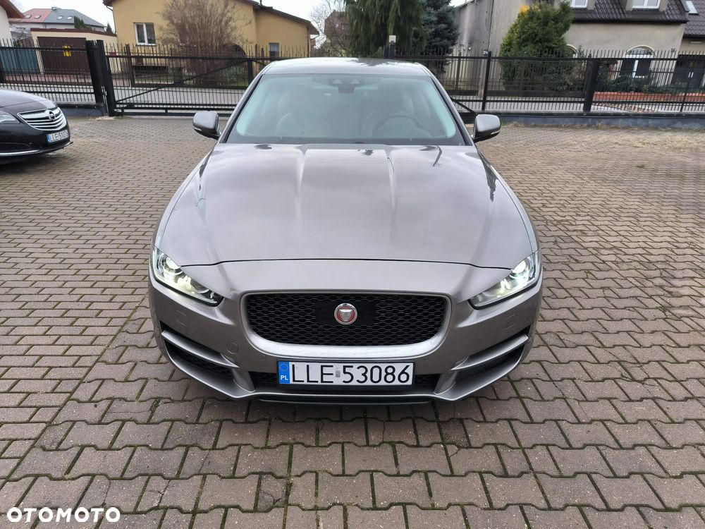 Jaguar XE 2.0 T Prestige - 28