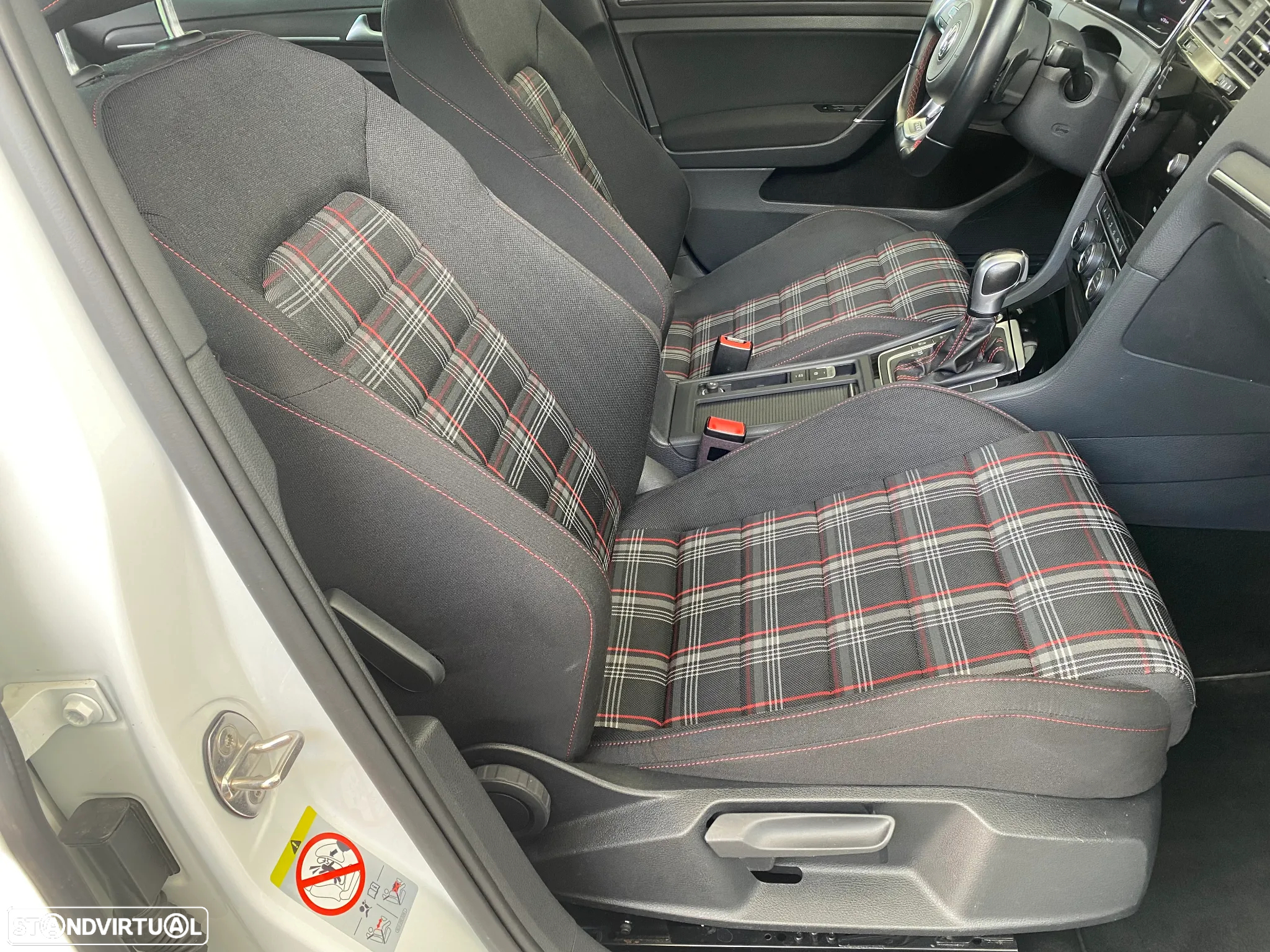 VW Golf 2.0 TSI GTI DSG Performance - 13