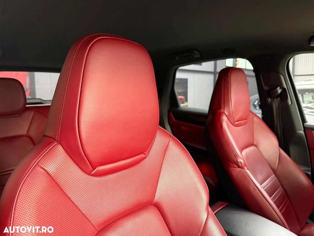 Porsche Cayenne - 32