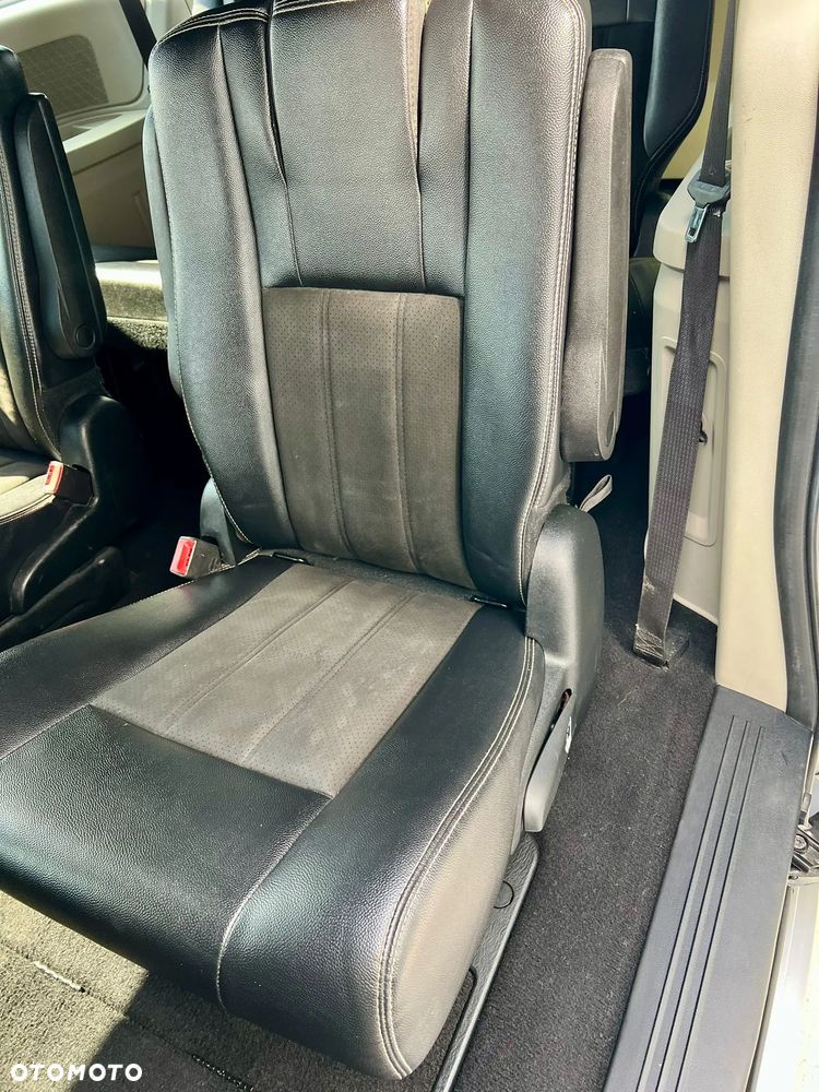 Dodge Grand Caravan - 14
