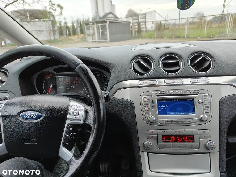 Ford S-Max - 11