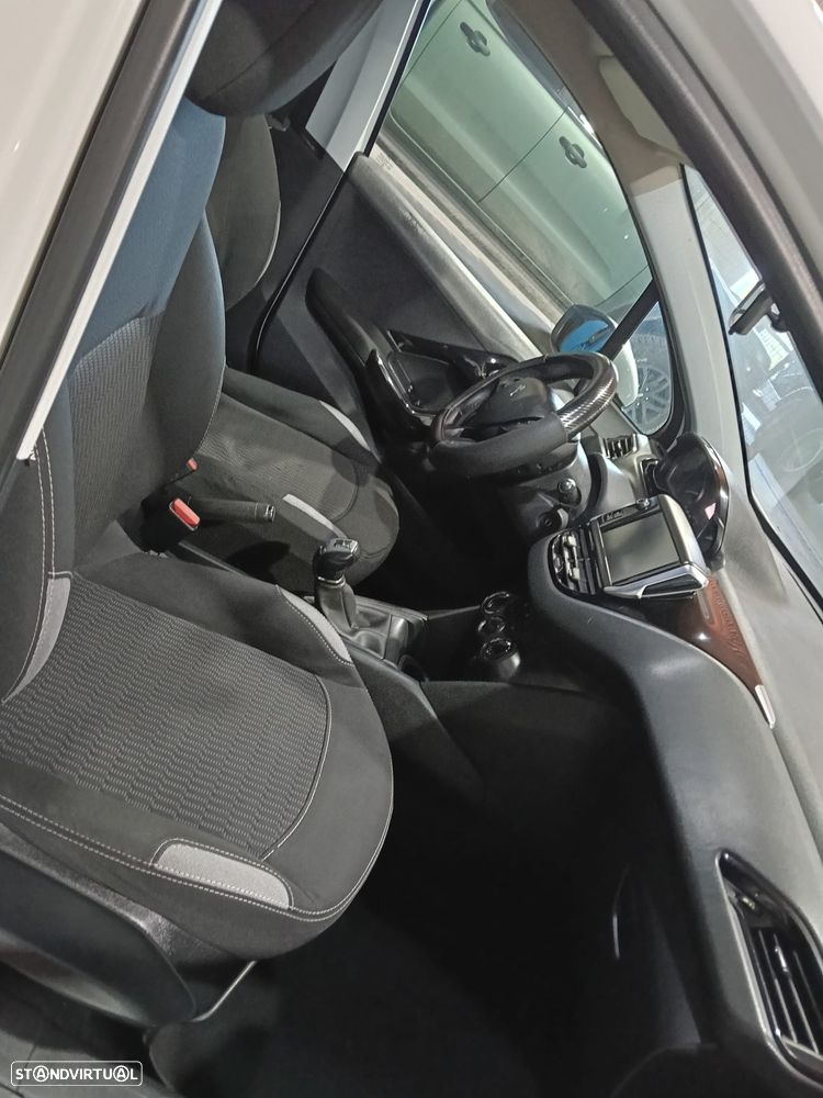 Peugeot 208 HDi 68 Access - 4