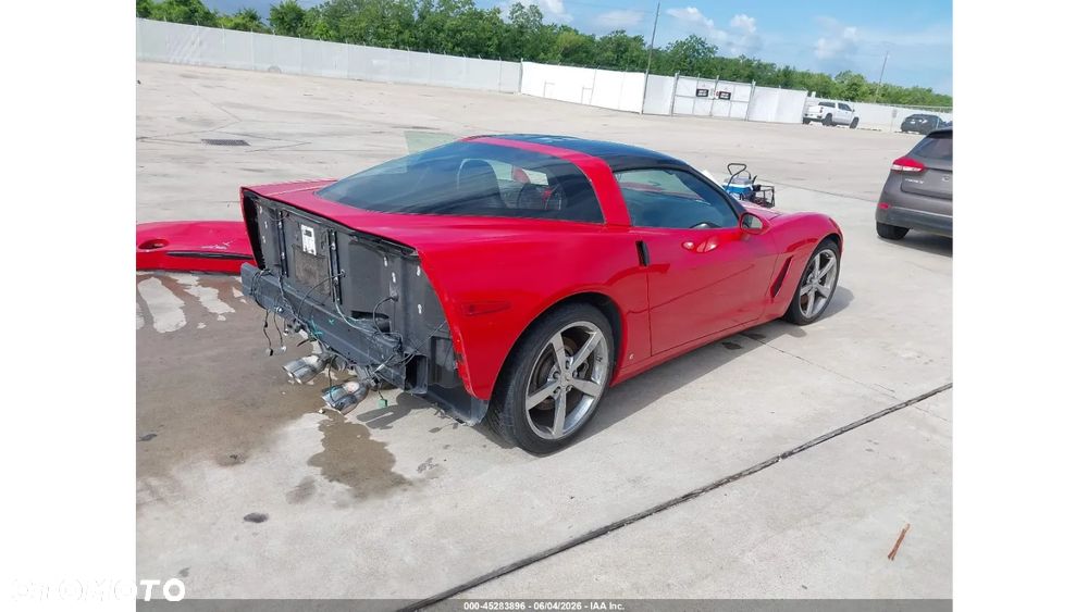 Chevrolet Corvette - 4
