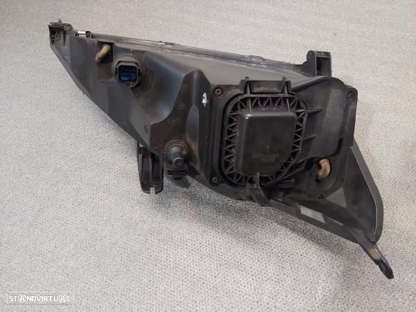 Otica / Farol Esq Ford Focus - 3