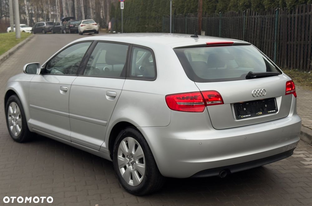 Audi A3 Sportback 1.6 TDI DPF Ambiente - 5