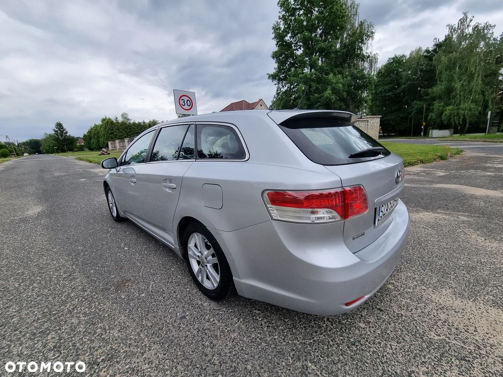 Toyota Avensis - 2