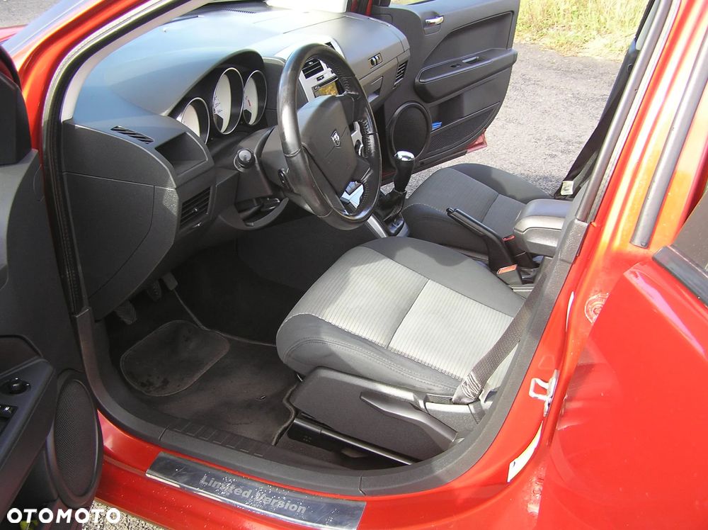 Dodge Caliber - 10