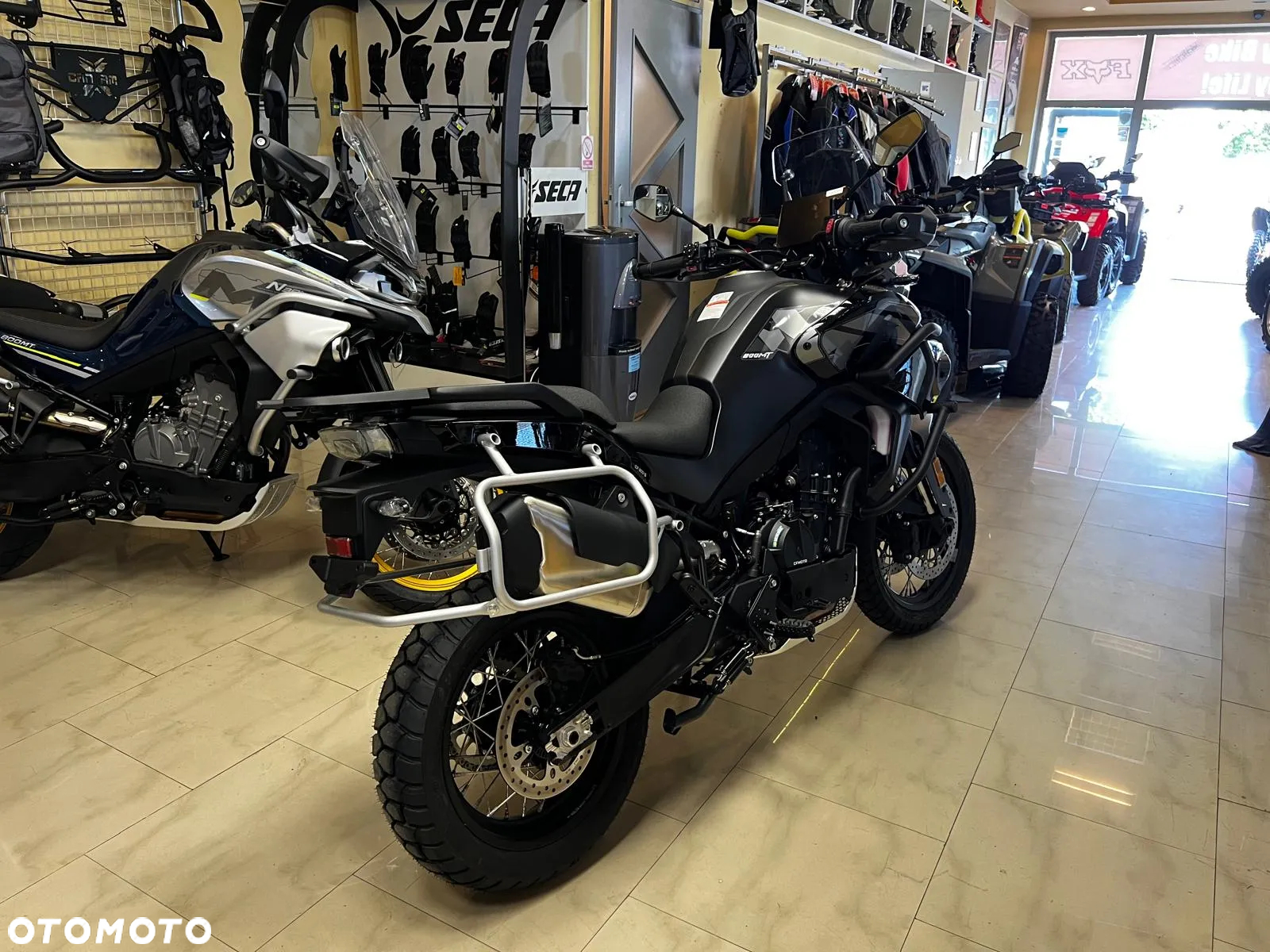 CFMoto MT - 16