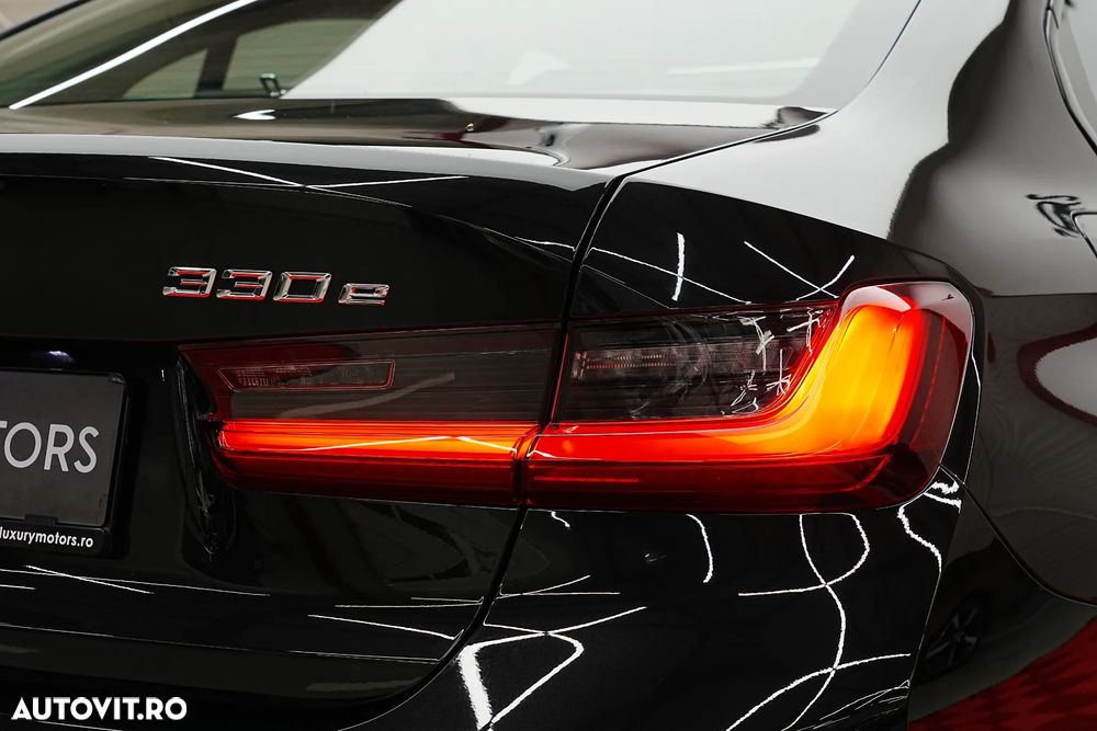 BMW Seria 3 330e Aut. Sport Line - 19