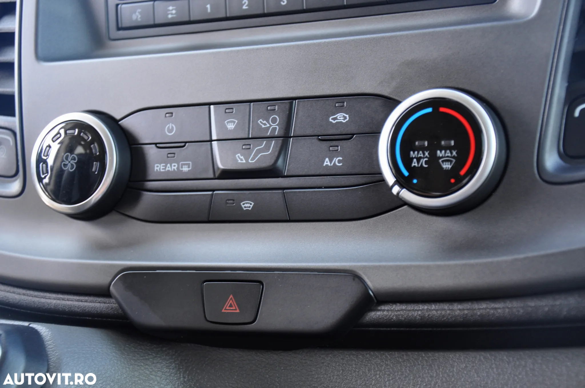 Ford Transit L2H3 9 Locuri Automat - 19