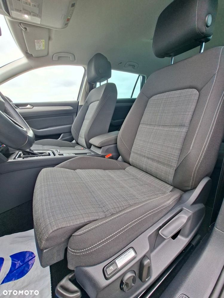 Volkswagen Passat - 11