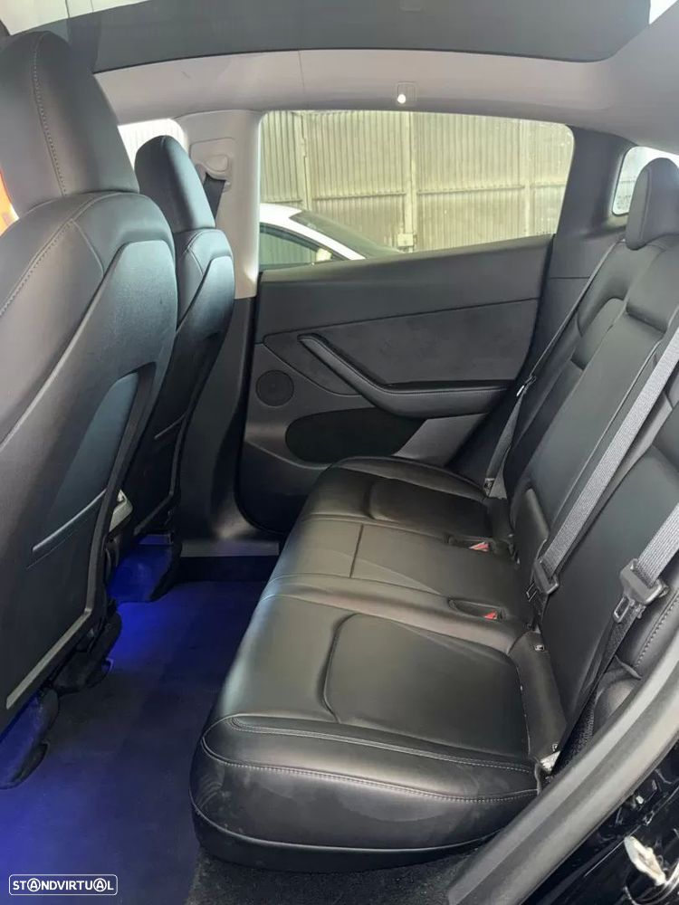 Tesla Model Y Standard — fotografia 9
