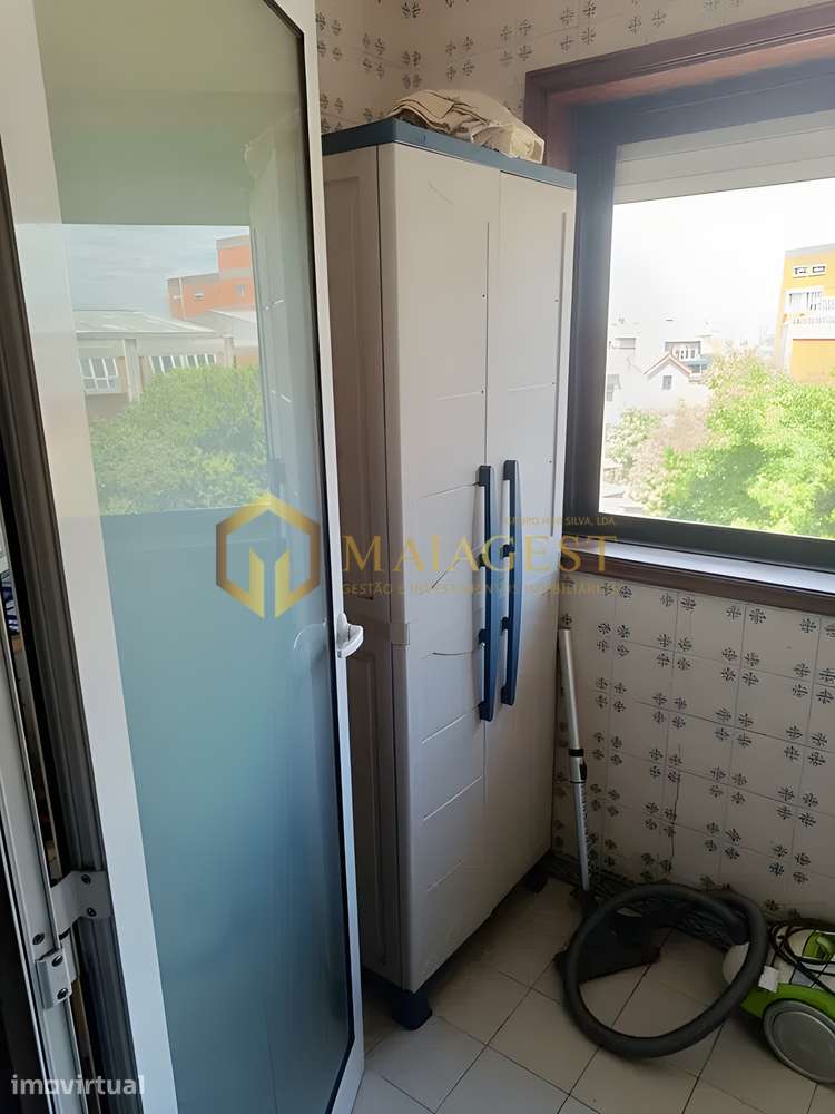 Apartamento T3 remodelado no último piso com Pátio - Grande imagem: 5/8