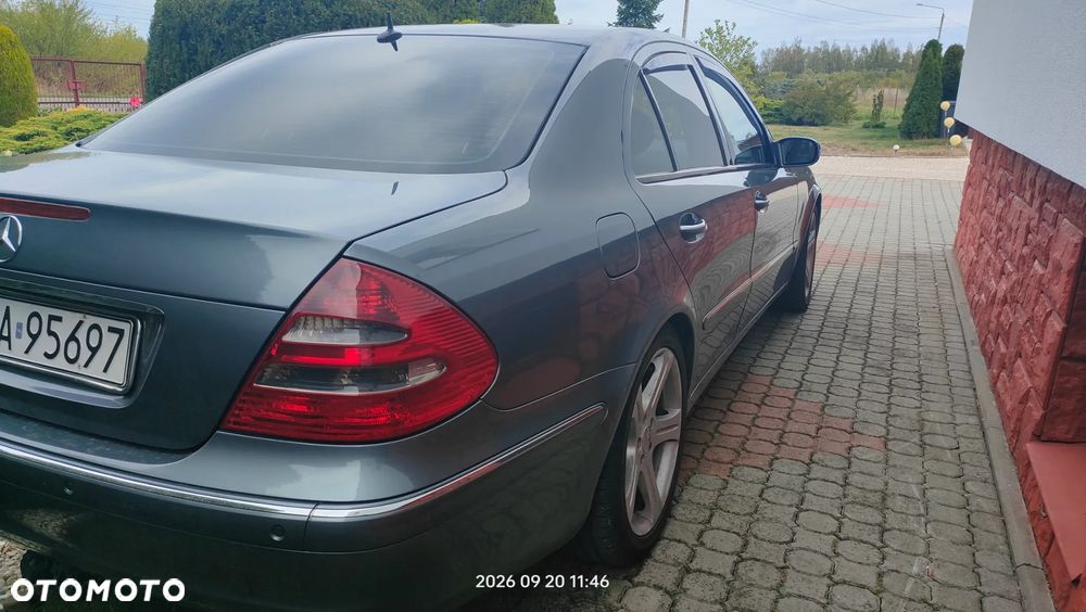 Mercedes-Benz E-Class 2005 photo 5