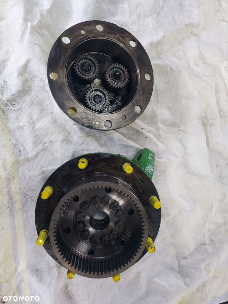 ZWOLNICA ZWROTNICA PRAWA PRZÓD PRZEDNIA JOHN DEERE 6110R - 4