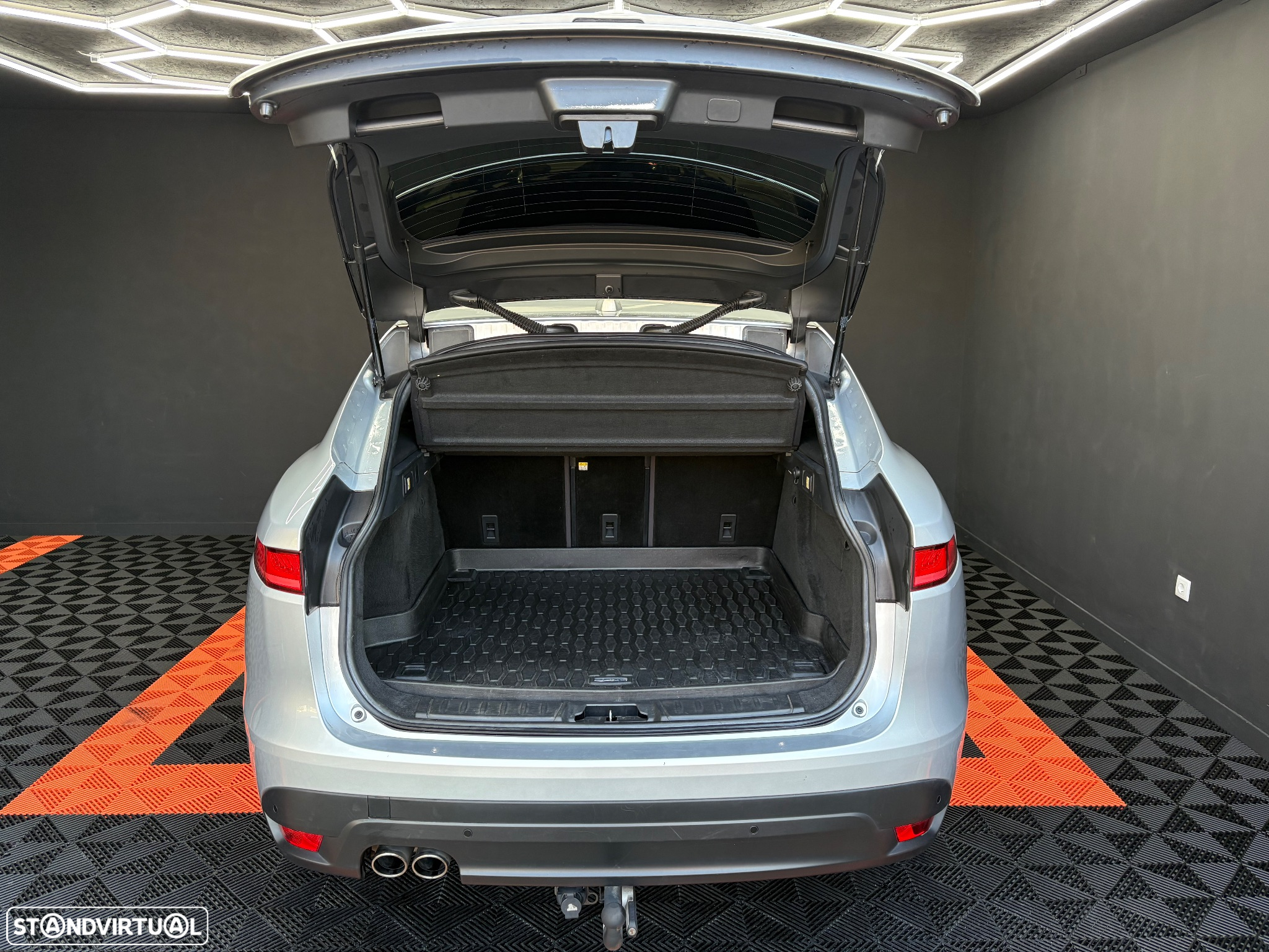 Jaguar F-Pace 20d Aut. R-Sport - 30