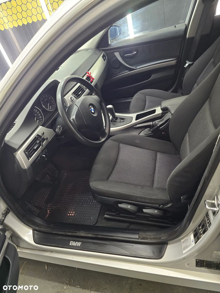 BMW Seria 3 325i - 6