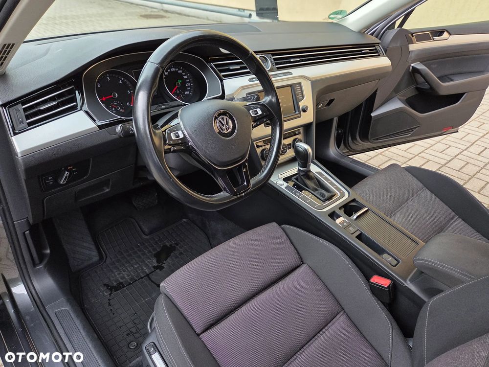 Volkswagen Passat 2.0 TDI SCR DSG Comfortline - 32