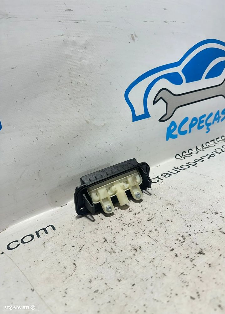 .Puxador Mala Elétrico Mercedes-Benz Classe C W204 A2047500293 2007 - 2014 - 5