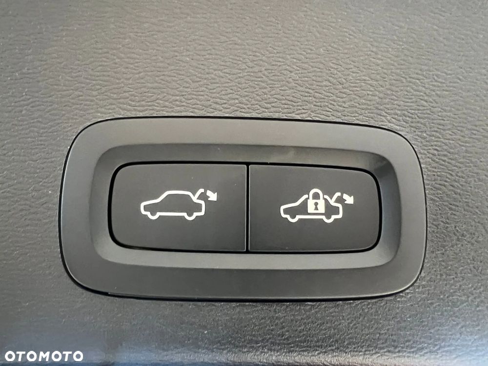 Volvo XC 40 B4 B DKG Ultra Black Edition - 32