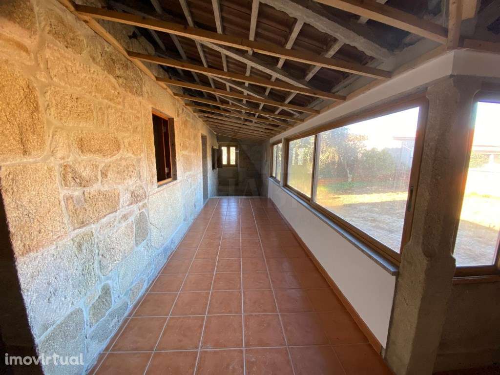 Casa em pedra restaurada, em Cossourado - Grande imagem: 5/28