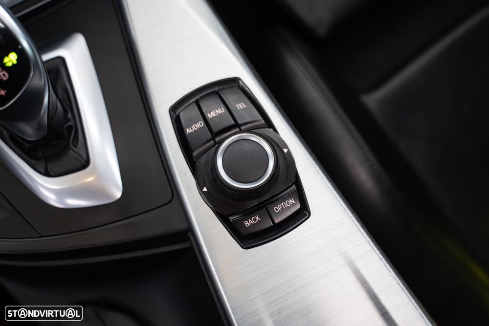 BMW 320 d Auto Line Sport - 39