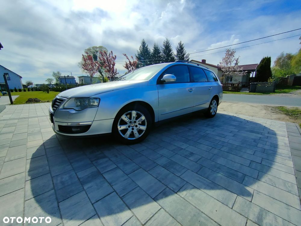 Volkswagen Passat - 1