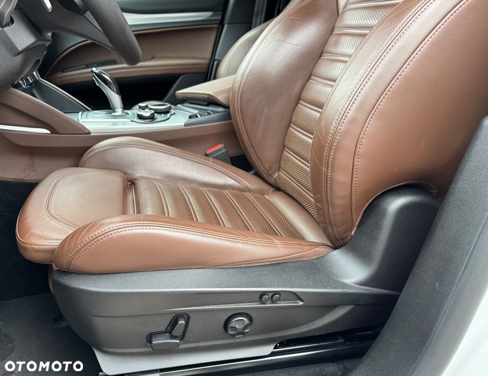 Alfa Romeo Stelvio 2.2 JTDM Executive Q4 - 14